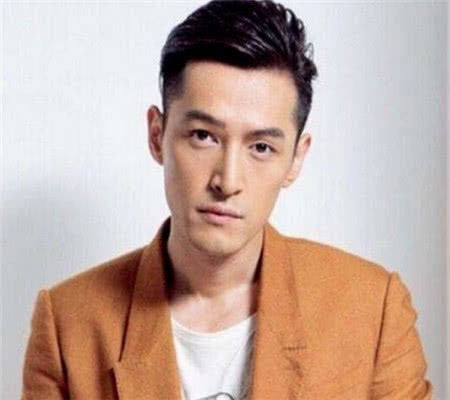 她是<a style='color:#f10404;' href='https://www.mingxing.cc/tags-1092.html ' target='_blank'>胡歌</a>永远的痛，为救<a style='color:#f10404;' href='https://www.mingxing.cc/tags-1092.html ' target='_blank'>胡歌</a>当场身亡，<a style='color:#f10404;' href='https://www.mingxing.cc/tags-1092.html ' target='_blank'>胡歌</a>用她名义捐30座小学