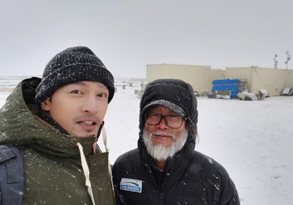 胡歌捐赠200万物资后，又低调捐60万物资，特地派直升机运送