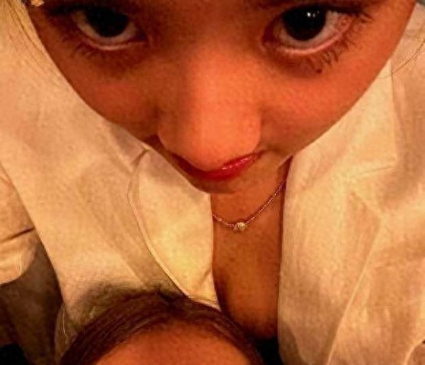 17岁黄多多又爆“大尺度”照片，网友无语：能不能别再晒你的身体