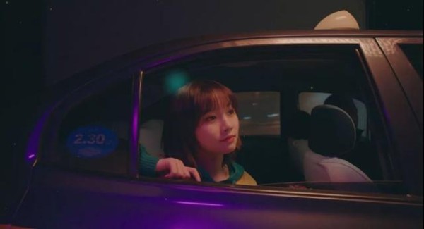 她用《青鸟》这首二次元歌曲惊艳所有人，她在为二次元文化努力