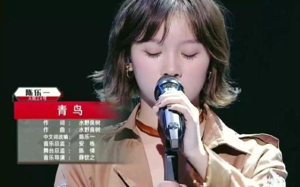 她用《青鸟》这首二次元歌曲惊艳所有人，她在为二次元文化努力