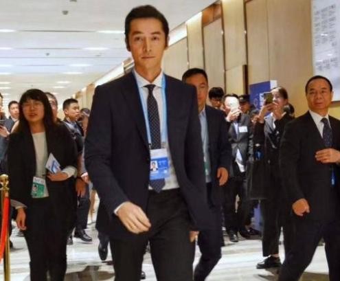 胡歌谈明星社会责任，满满的正能量，情商之高，受到一致好评
