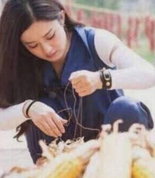 农村出来的那些明星,在老家一点架子都没有,你能认出那个是陈晓