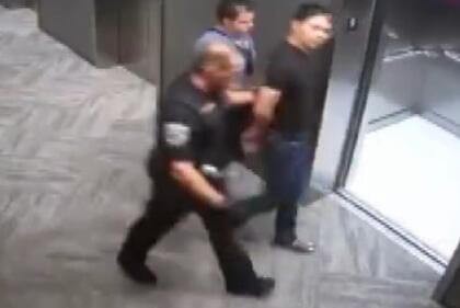 刘强东案女方公布刘强东被捕视频未剪辑细节 刘静尧回应网传视频