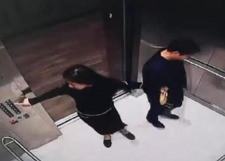 刘强东案女方公布刘强东被捕视频未剪辑细节 刘静尧回应网传视频 第2张