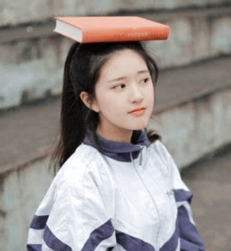 赵露思模仿自己童年朗诵