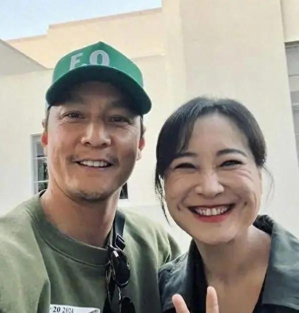 贾玲现身好莱坞索尼片场，与吴彦祖开心合照，网友：梦幻搭档