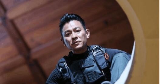 娱乐圈刮起”复出风“陈冠希重现嘻哈界, 潘玮柏因一张纸巾爆红