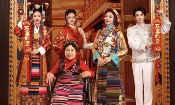 孤立刘涛，李雪健座位引热议：内娱江湖的真实地位大揭晓！