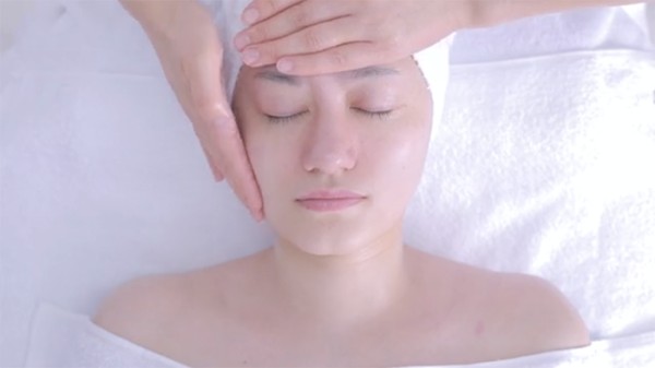 美容院的做脸手法视频