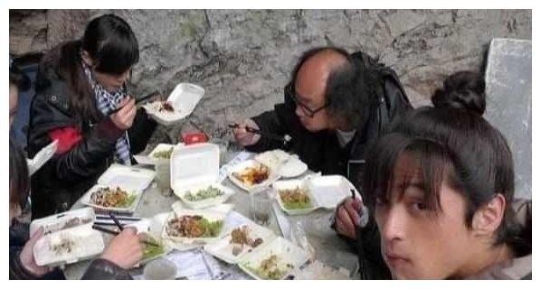 身家上亿的明星都吃什么？杨幂节俭，丽颖亮了，杨颖简直惹不起