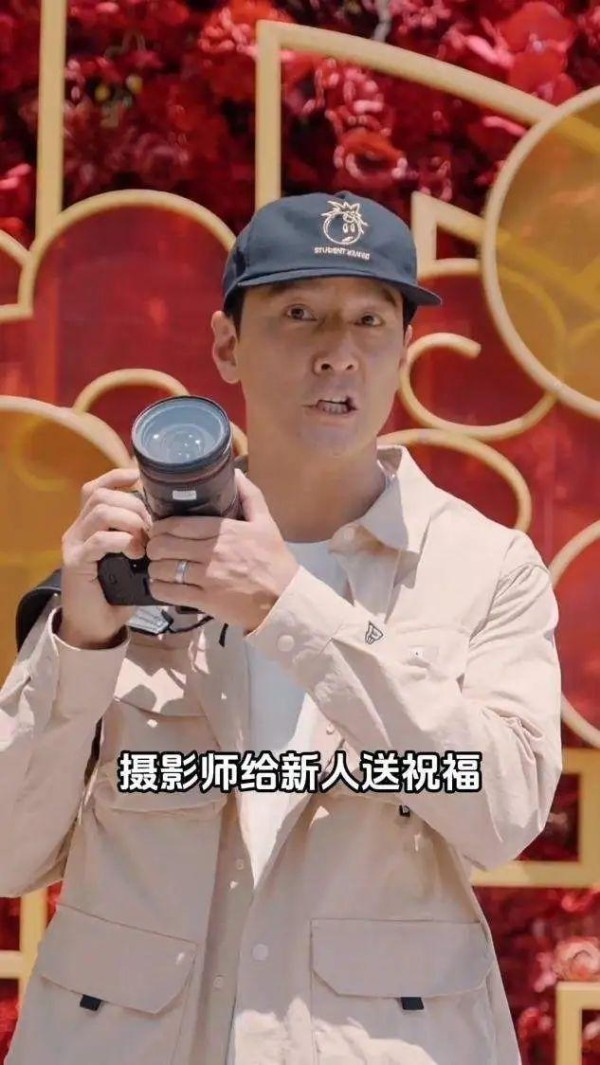 婚姻登记中心称未与吴彦祖合作 明星惊喜现身送祝福