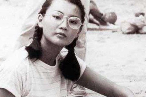 揭秘明星小时候与现在的对比照，有几位绝对让你大吃一惊