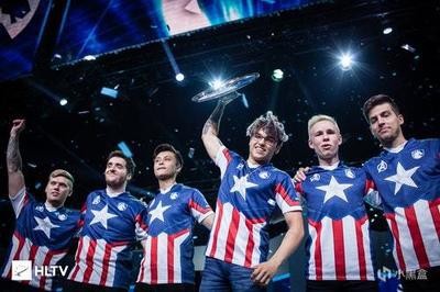 IEM芝加哥Team Liquid捧杯