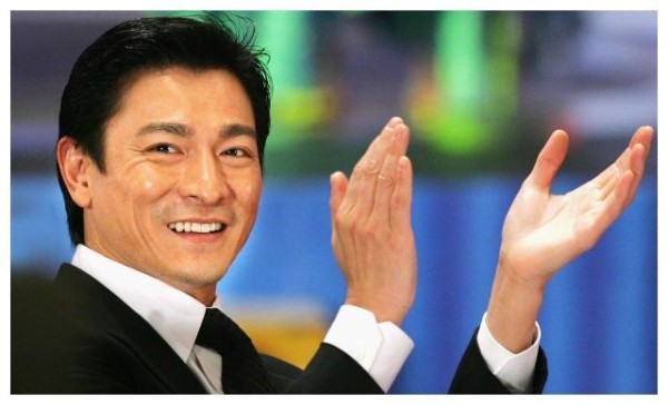 明星们成名前的生活并非一帆风顺，有的养过猪、有的干过苦力