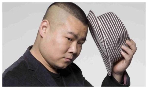 明星们成名前的生活并非一帆风顺，有的养过猪、有的干过苦力