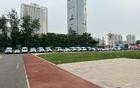 防止闹事媒体人晒图：大量警车停在北京主场停车场