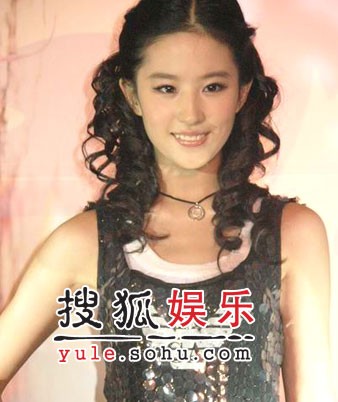 刘亦菲上海宣传新专辑 透露将去美国念书(图)