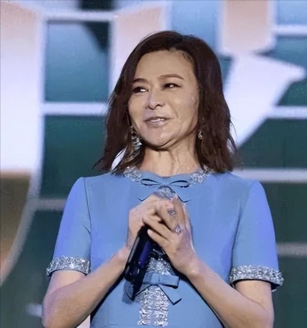 明星医美引发争议：彭丹张歆艺形象大变，王思懿遭质疑认不出
