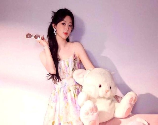 杨紫新妆营业照惊艳！流量时代，明星妆容的商业密码是什么？