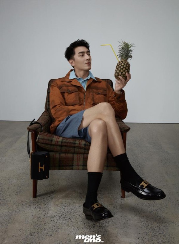 林更新解锁新封面，神仙颜值配大长腿，大男孩蜕变成雅痞型男
