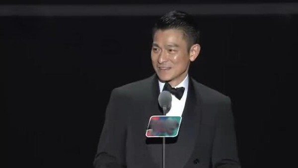 刘德华时隔五年再登金马舞台，这几个细节一眼看穿华仔的人品