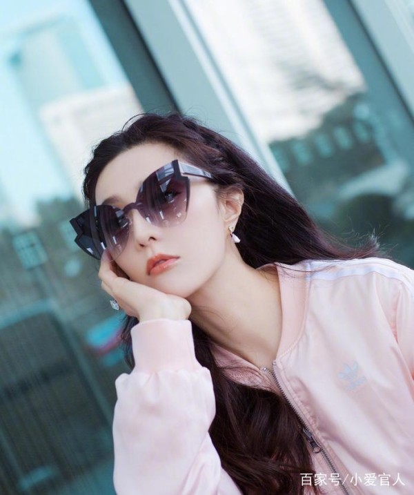 明星日常晒美照：范冰冰超有女神范，景甜又酷又萌