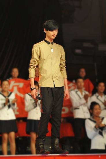 于小彤帅气亮相