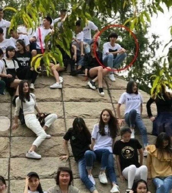 王俊凯再次实力打脸，证明自己不是花瓶，连霍金都刮目相看