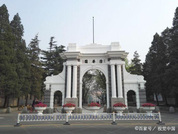 好尴尬，汪峰在清华大学讲座上被学生问“热搜梗”，回应我也崩溃