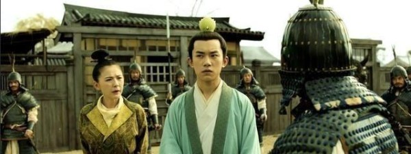 又有瓜吃了！00后小鲜肉恋上顶流女星，没人相信的恋情