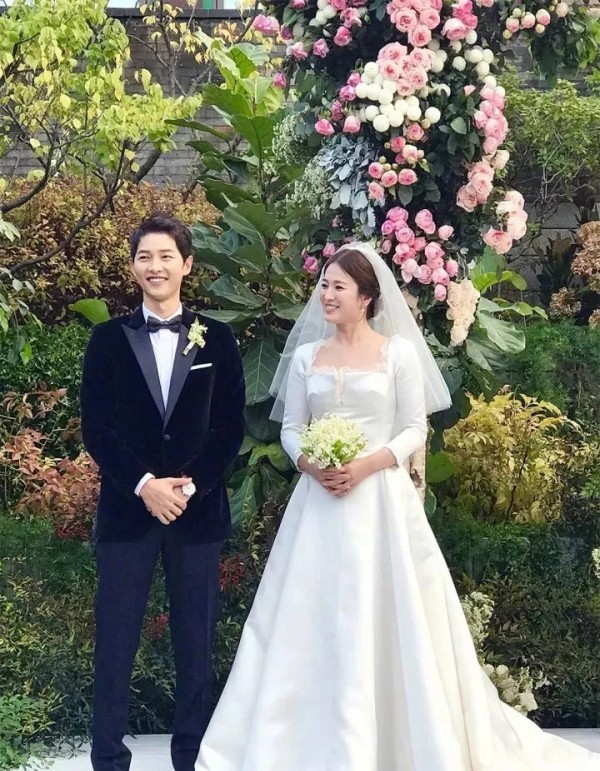 7图为韩国明星宋仲基和宋慧乔婚礼现场.jpg