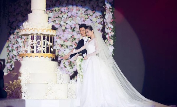 9图为黄晓明与Angelababy婚礼现场.jpg