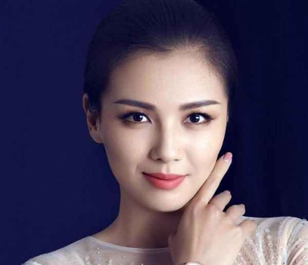 娱乐圈有哪些女星嫁给了“假富豪”？富豪有真假，嫁人需谨慎呀