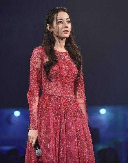 明星夏季裙装PK，迪丽热巴仙、baby媚、蒋欣情感，赵丽颖的裙...