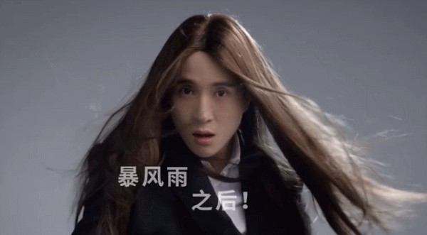 明星拍封面有多拼？小S挖鼻子，胡歌高抬腿，薛之谦才真的豁出去