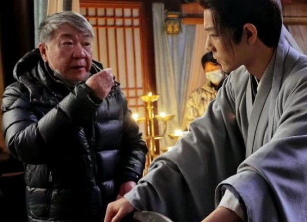肖战藏海传挑眉镜头 演技获郑晓龙认可