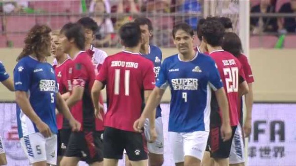 【赛后】c位握手 鹿晗带领中国明星致敬对手