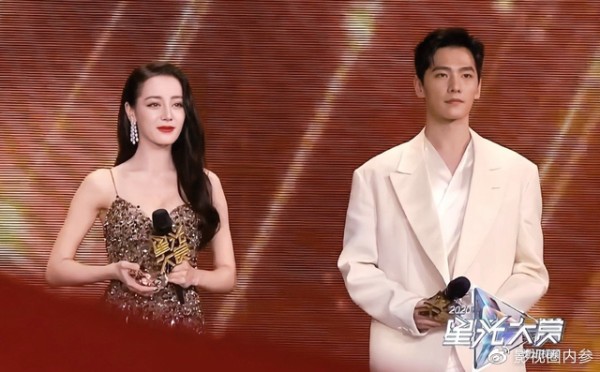 杨洋和迪丽热巴，肖战和杨紫，娱乐圈巅峰对决！星光大赏太过瘾