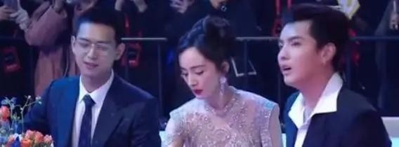 杨洋和迪丽热巴，肖战和杨紫，娱乐圈巅峰对决！星光大赏太过瘾