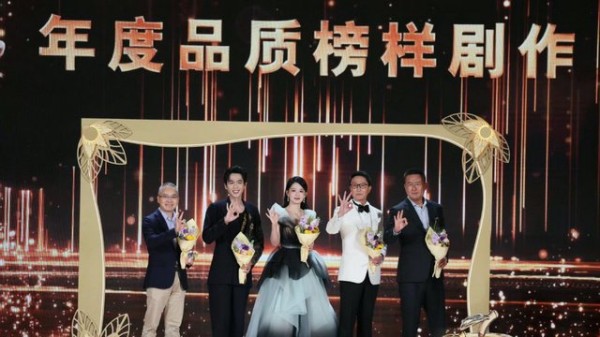 第一，40亿，1300！东方卫视品质盛典杀疯了，霸榜刷屏，好评如潮