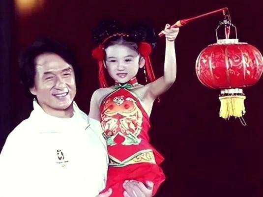 童星成长之路：璀璨星光背后的挑战与坚韧