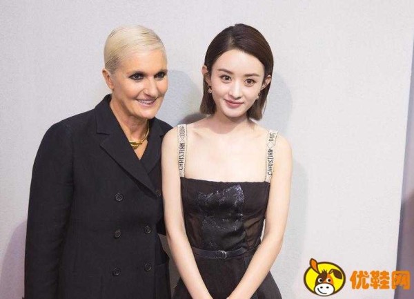 赵丽颖亮相头排秀场穿了什么 赵丽颖巴黎时装周礼服什么牌子