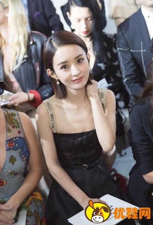 赵丽颖亮相头排秀场穿了什么 赵丽颖巴黎时装周礼服什么牌子