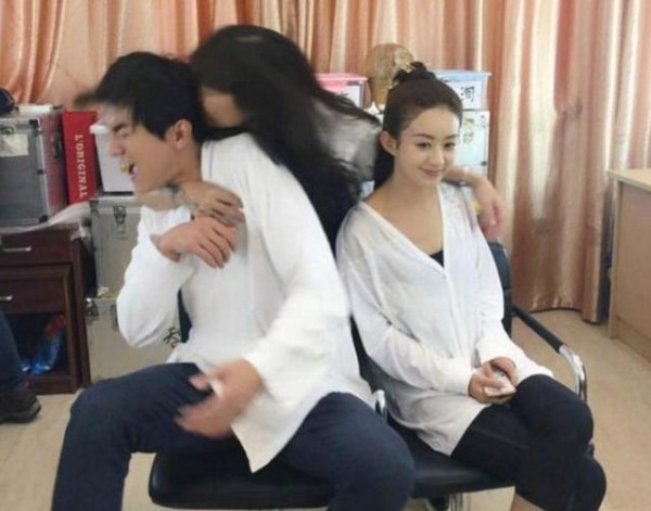被粉丝袭击过的明星，林更新被强吻，而图4惨遭疯狂粉丝枪杀