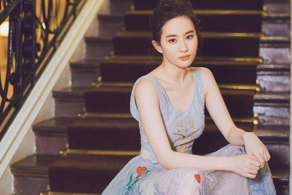 刘亦菲透视裙不穿内照 媒体偷拍诬陷消息从哪里来