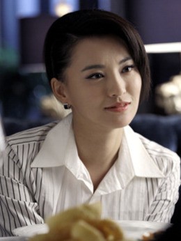 伍媚(莫小棋饰演)