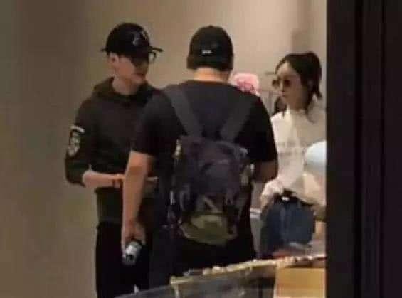 冯绍峰，赵丽颖实锤？奉子成婚一步到位？