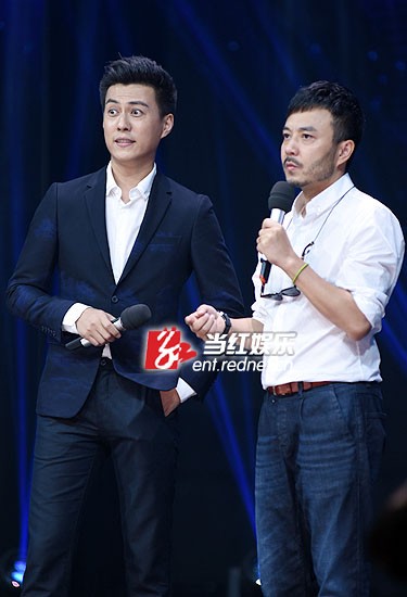 生活里的靳东不时的表情里还是相当萌。