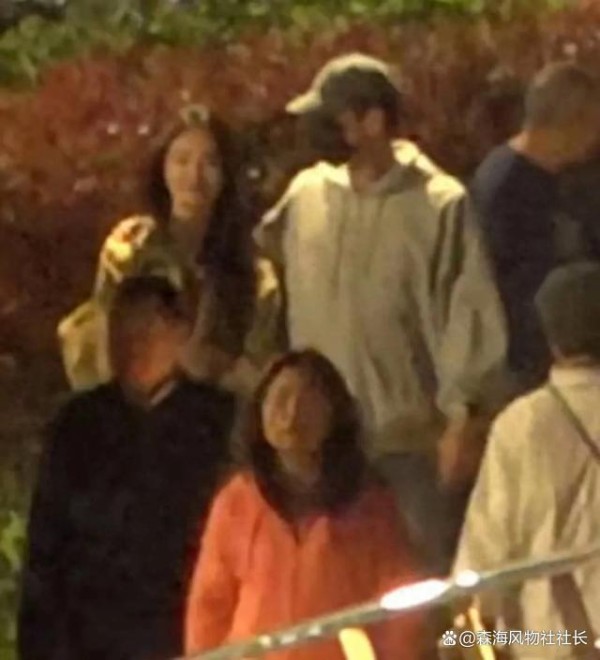 林更新恋情疑似曝光！深夜牵手美女，网友：祝福or吃瓜？